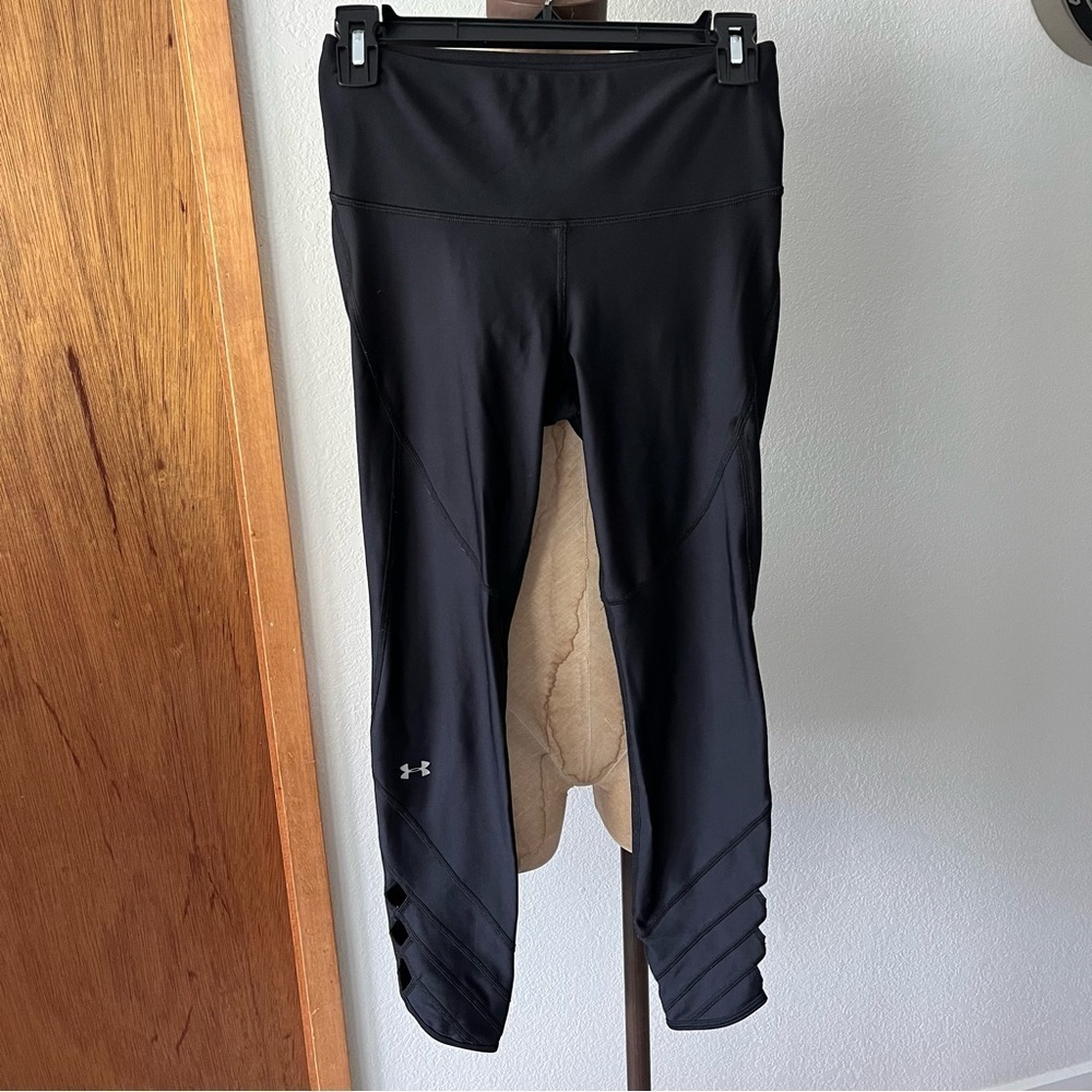 UNDER ARMOUR sz S Black Leggings Compression Heat Gear Side Cut Out Ankle Crop
